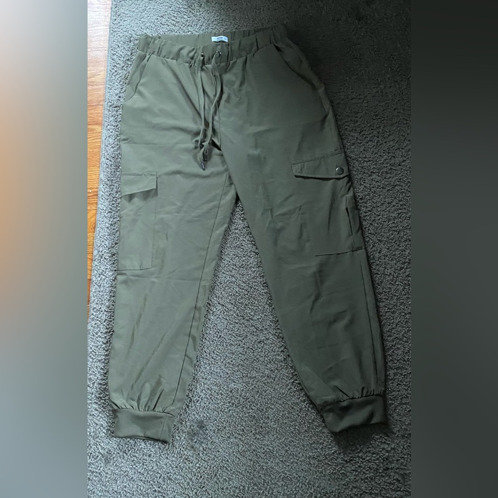 Green cargo pants never worn